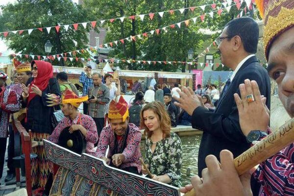 Gubsu Kenalkan Budaya Dan Pariwisata Sumut Pada Festival Indonesia Di Moskow