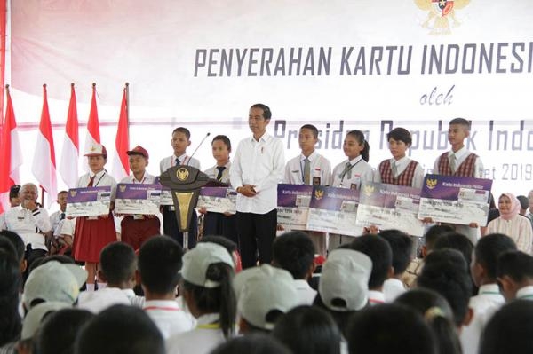 Presiden Jokowi Serahkan KIP di Balige, Gubernur Edy Sampaikan SMKN 1 Balige Sudah Ikut Program Revitalisasi