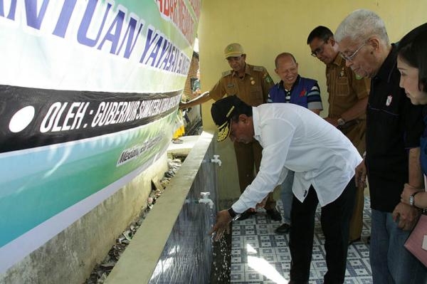 Gubsu Resmikan Sarana Air Bersih dan Sanitasi di Sicanang dan Mabar