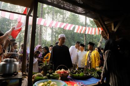 Pasar Kamu Dinilai Berkembang Pesat, Ijeck: Jadi Magnet Wisatawan dan Jaga Pelestarian Budaya Daerah