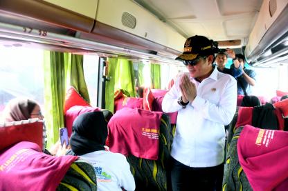 Pj Gubernur Sumut Lepas 66 Bus Mudik Gratis yang Mengangkut 2.500 Pemudik
