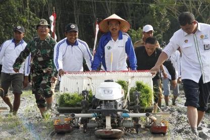 Gubsu Hadiri Gerakan Percepatan Tanam Padi Kabupaten Batubara 