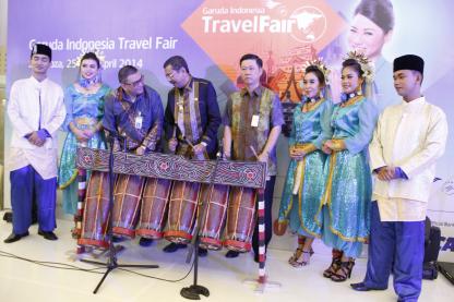 Wagubsu Meresmikan Garuda Internasional Travel Fair