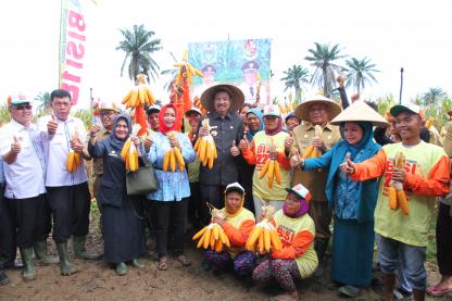 Gubsu  Menghadiri Panen Raya di Telaga Sari Kecamatan Tanjung Morawa 