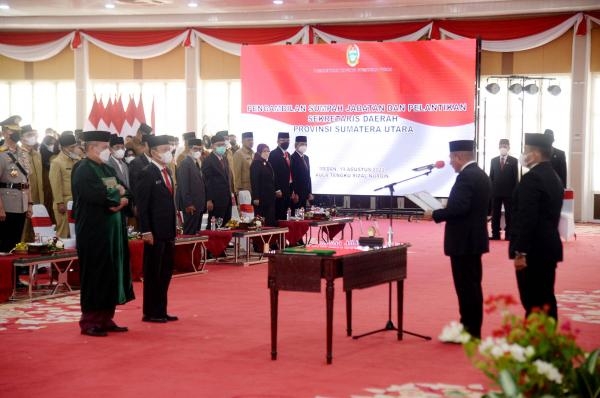  Lantik Arief Sudarto Trinugroho Jadi Sekdaprov Edy Rahmayadi: Tugas Anda Sudah Ditunggu Rakyat Sumut