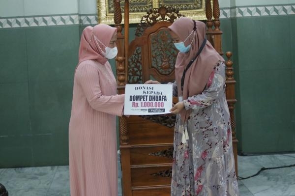 Sri Ayu Mihari Kukuhkan Komite Hijabers Mom Community Medan