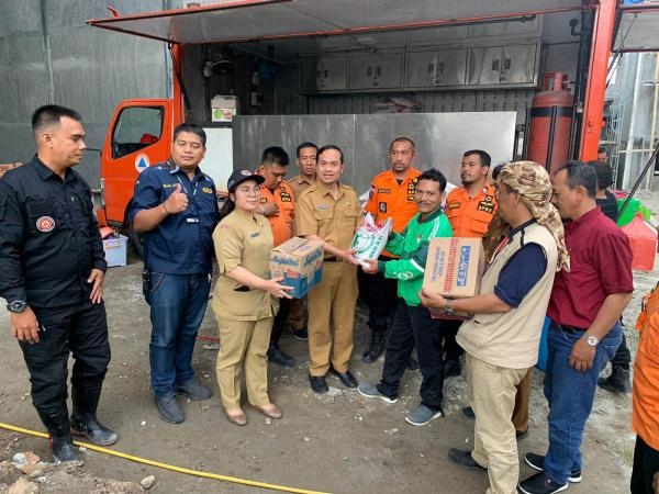 Edy Rahmayadi Berikan Bantuan Dapur Umum dan Logistik Pangan untuk Korban Banjir di Seimati Medan