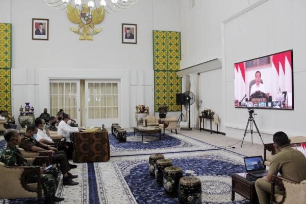 Pertemuan Jarak Jauh dengan Gubernur, Jokowi Sampaikan Instruksi Penangana Covid-19