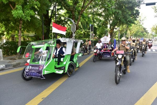  Naik Becak Motor, Edy Rahmayadi Datang ke Pembukaan Musrenbang Sumatera Utara