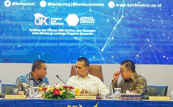 Pimpin RUPS LB, Musa Rajekshah Ajak Kebupaten/Kota Ikut Besarkan Bank Sumut