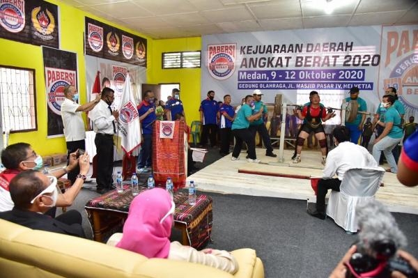Gubernur Edy Buka Kejurda Angkat Berat 2020
