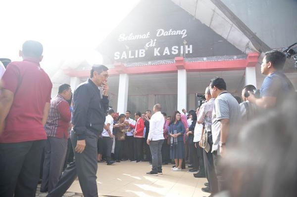 Jokowi Bersama Gubernur Tinjau Lokasi Wisata Rohani Salib Kasih