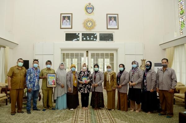 Nawal Berharap Bukunya 