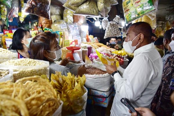 Sidak ke Pusat Pasar, Gubernur Edy Rahmayadi Minta Pedagang Umumkan Harga dan Diawasi