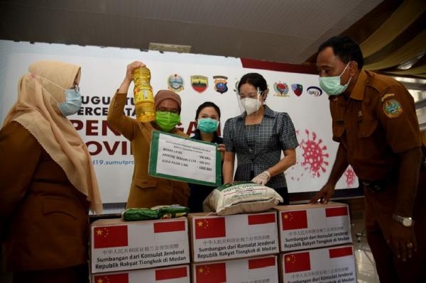 Pemprov Sumut Terima Bantuan 500 Paket Sembako dari Konjen Tiongkok