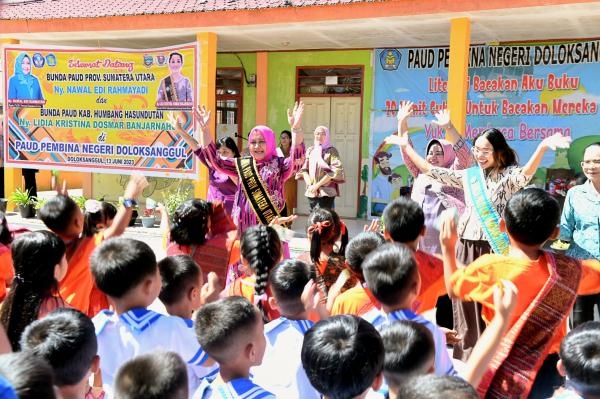 Kunjungi PAUD di Doloksanggul, Nawal Lubis Siap Sukseskan Transisi Menyenangkan PAUD ke SD