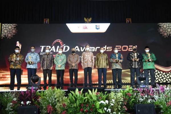 Terbaik Dalam Penyediaan Ragam Akses Keuangan, Pemprov Sumut Raih TPAKD Awards 2021