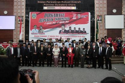Mendengarkan Pidato Presiden Republik Indonesia dalam rangka HUT Republik Indonesia Ke - 73 Tahun 2018